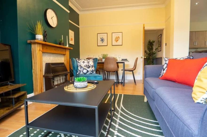 Welcoming 5BR Flat in Manchester