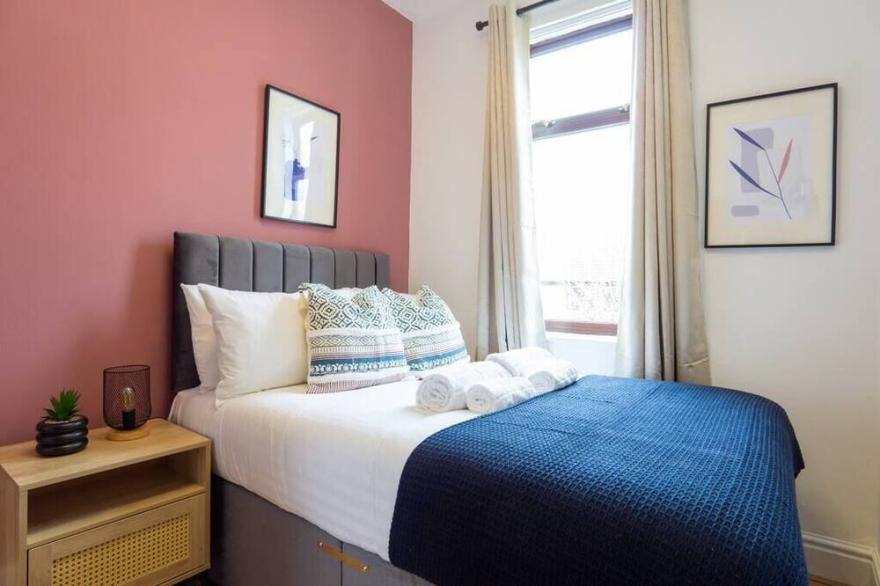 Welcoming 5BR Flat in Manchester