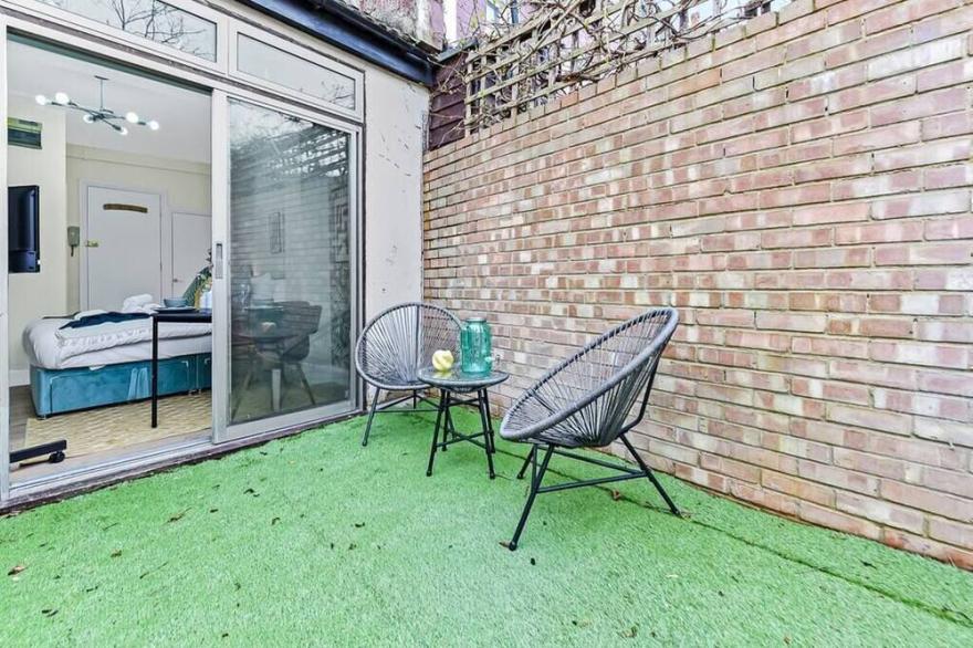 Stunning and Cozy Studio Perfect w/ Outdoor Space