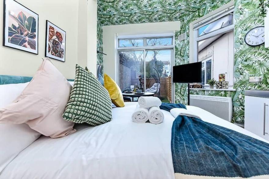 Stunning and Cozy Studio Perfect w/ Outdoor Space
