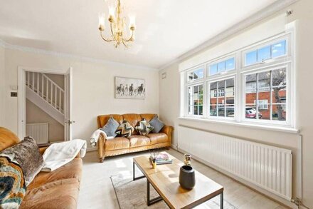 Huge Home by Station / Gym and Garden