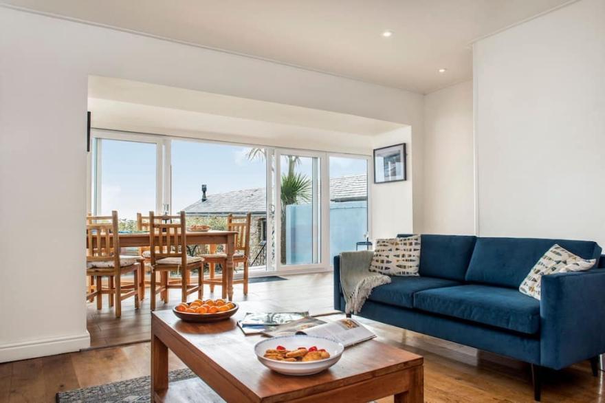 Grenville - A Coastal Cottage with Hot Tub & Stunning Views