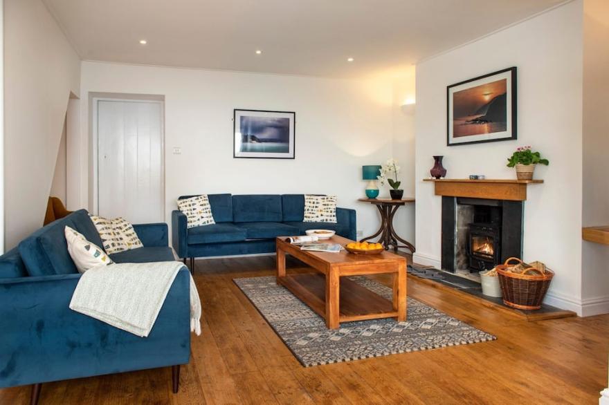 Grenville - A Coastal Cottage with Hot Tub & Stunning Views