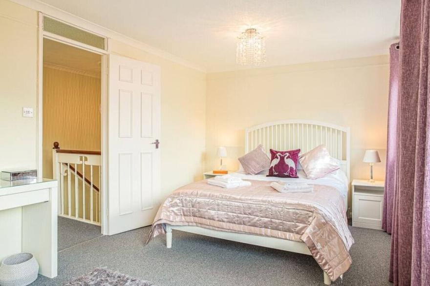 Central 2 Bed House with Garden and Free Parking!