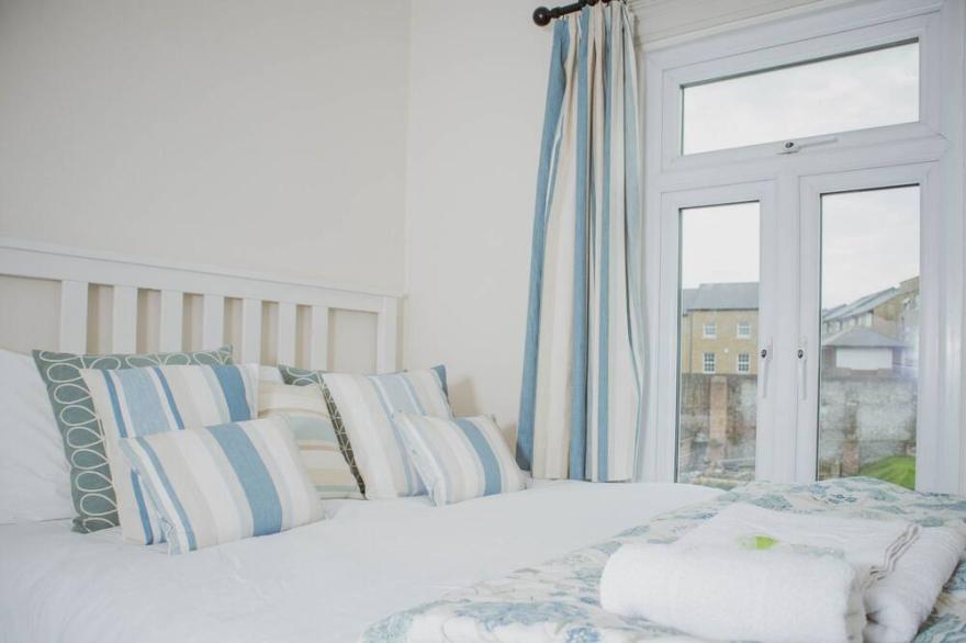 Pass the Keys | Spacious and Cosy House for 8