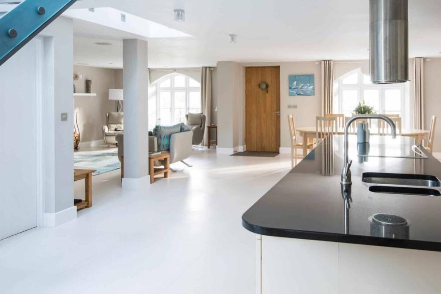 Cable Cottage -  a darling waterside cottage