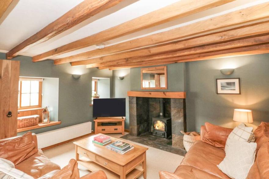 24 HALL GARTH LANE, family friendly, with open fire in West Ayton