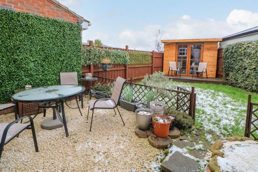2 HARTBURN ROAD, pet friendly, with a garden in Tynemouth