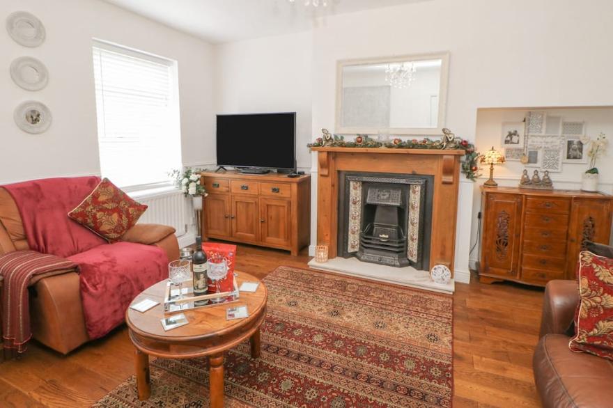 2 HARTBURN ROAD, pet friendly, with a garden in Tynemouth