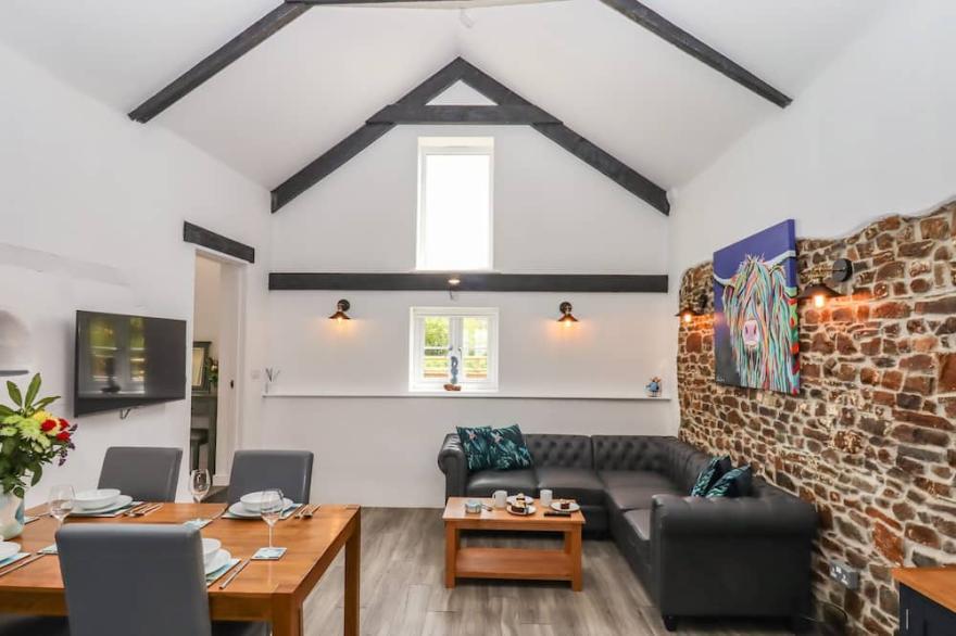 STRAWBERRY BANK - KINGFISHER, pet friendly in Bridgerule