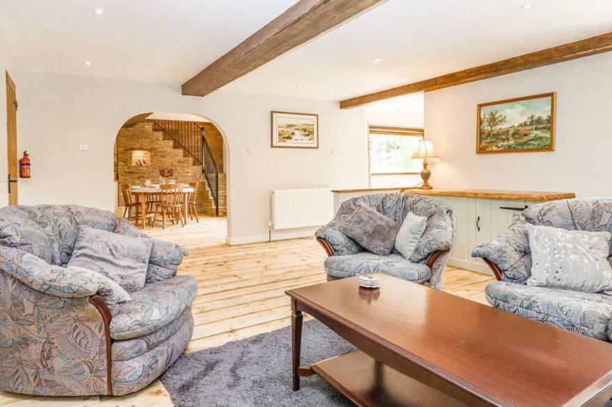 BUNTS BARN, family friendly, character holiday cottage in Hatherleigh