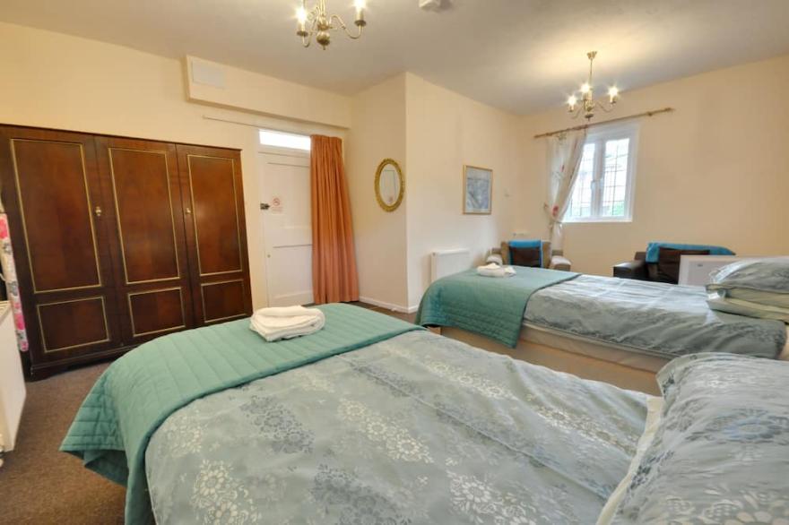 Somerville Coach House 2 -  a studio that sleeps 2 guests  in 1 bedroom