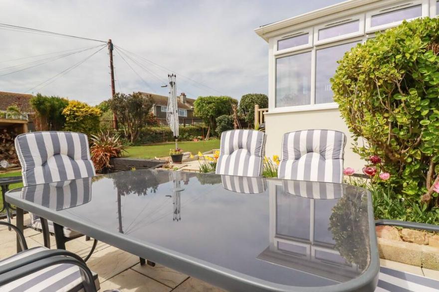 3 SUMMER LANE PARK, pet friendly, with open fire in Pelynt