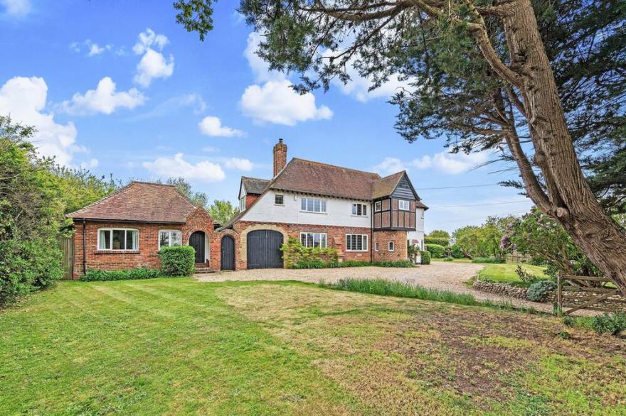 Spacious Country Home by White Sandy Beach - Sleeps 10