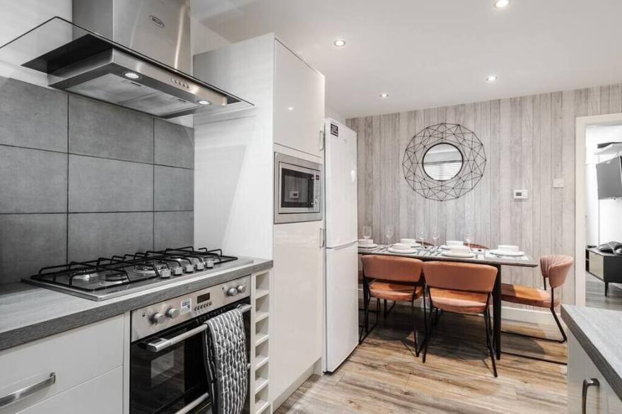 Fabulous, Designer House in the Perfect Location