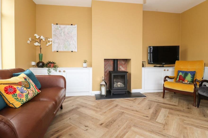 LIMHUS HOUSE, pet friendly, with a garden in Keswick