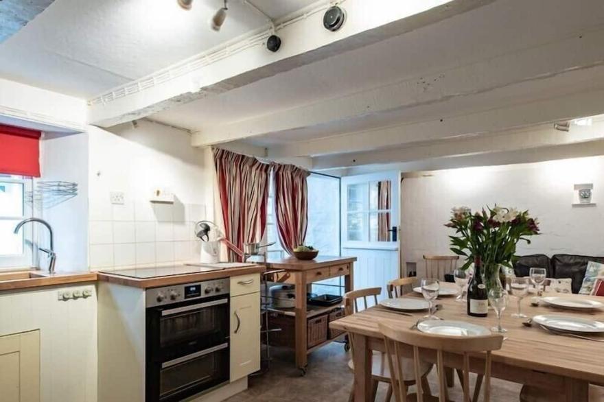 ST SAMSON, pet friendly, character holiday cottage in Port Isaac