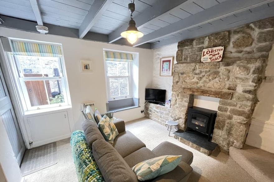 The Bolt Hole -  a cottage that sleeps 4 guests  in 2 bedrooms