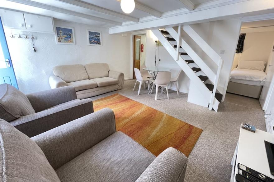 Lower Deck -  a cottage that sleeps 4 guests  in 2 bedrooms