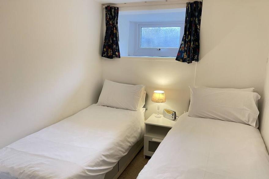 Lower Deck -  a cottage that sleeps 4 guests  in 2 bedrooms