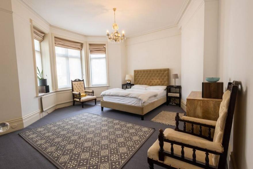 Large 1,700 Sqft Apartment, 1 Bedr, Gym+garden Access