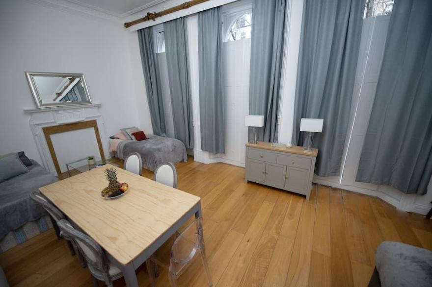 Harrods/ HydePark 2Beds/2Bathrooms Family Apartment.