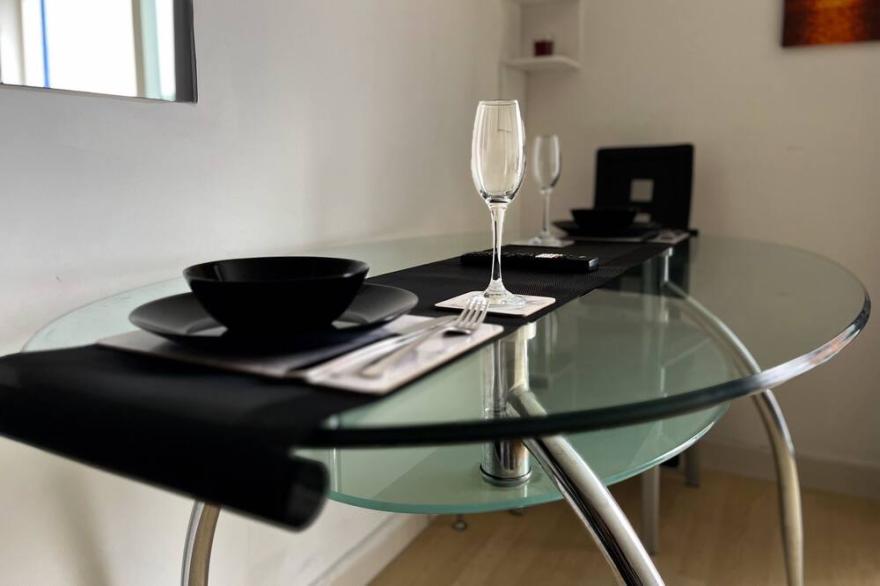 Luxe 1 Bed City Apartment W/gated Underground Parking and Balcony
