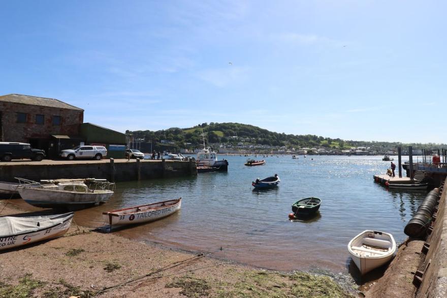 QUAYSIDE COTTAGE, pet friendly, with a garden in Teignmouth