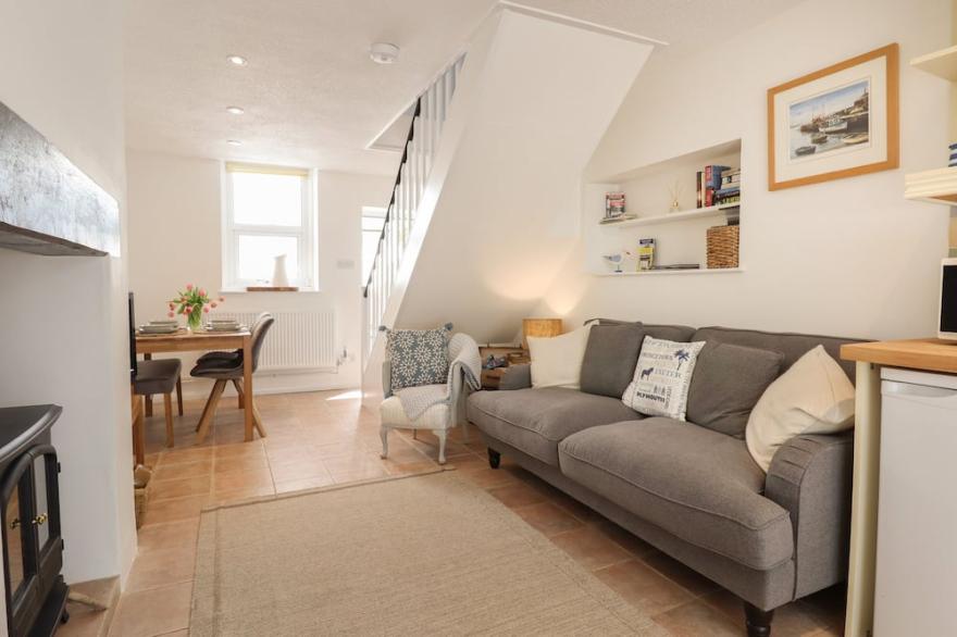 QUAYSIDE COTTAGE, pet friendly, with a garden in Teignmouth