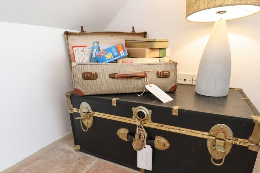 QUAYSIDE COTTAGE, pet friendly, with a garden in Teignmouth