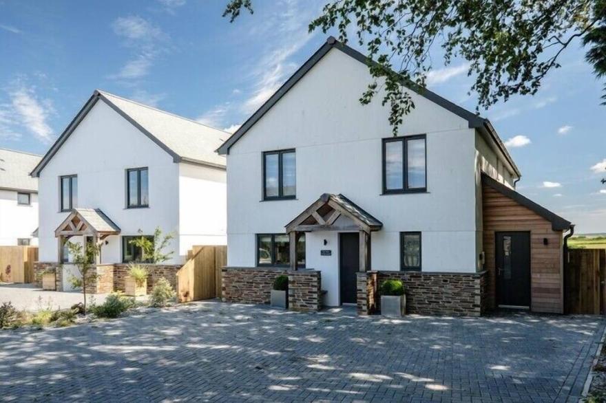 TOR VIEW, family friendly, with open fire in St Minver