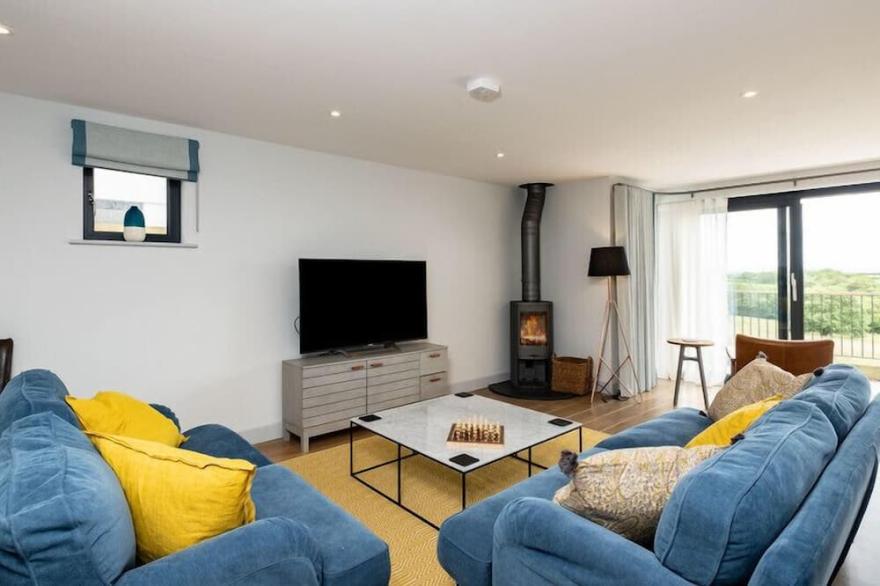 TOR VIEW, family friendly, with open fire in St Minver