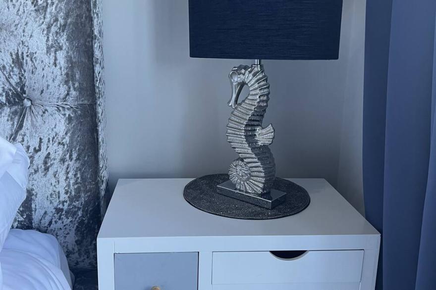 Fabulous 2 bedroom apartment minutes from Fistral Beach.