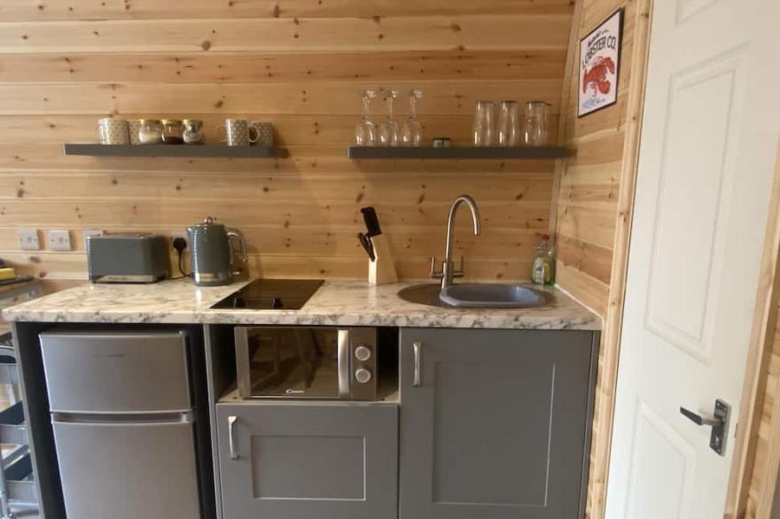 Cosy cabin near Tenby and Saundersfoot