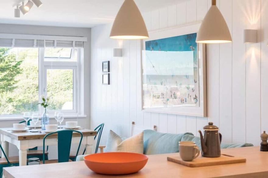 TIDE POD, family friendly, country holiday cottage in Polzeath