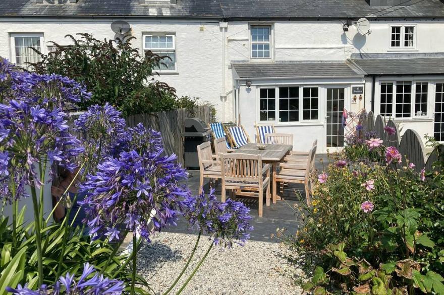 BEEHIVE COTTAGE, pet friendly in Port Isaac