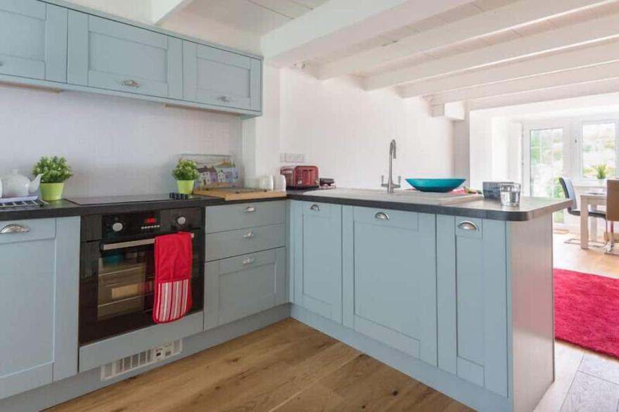 BEEHIVE COTTAGE, pet friendly in Port Isaac