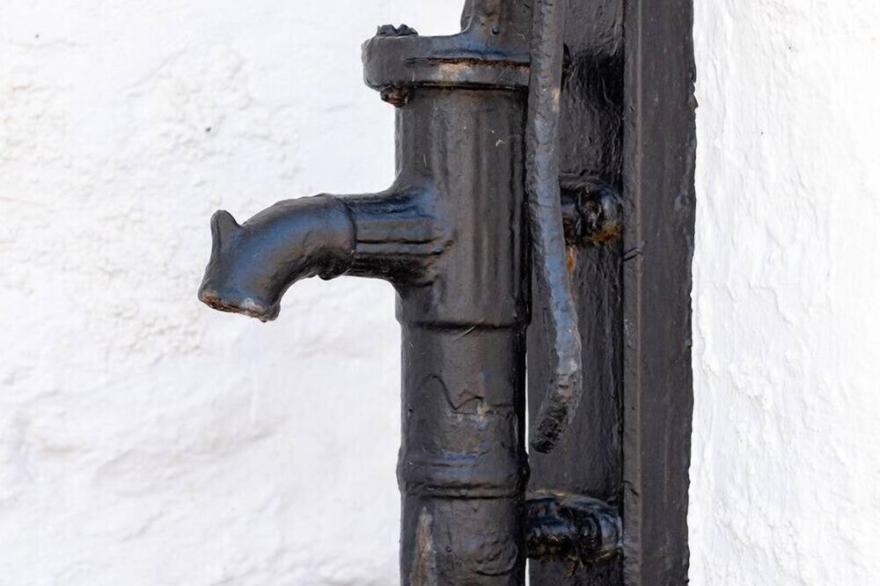 THE PUMP, family friendly, character holiday cottage in Port Isaac