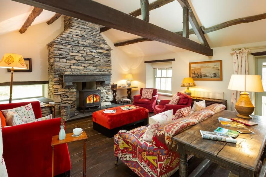 HIGH LINDETH, pet friendly, with open fire in Bowness-On-Windermere