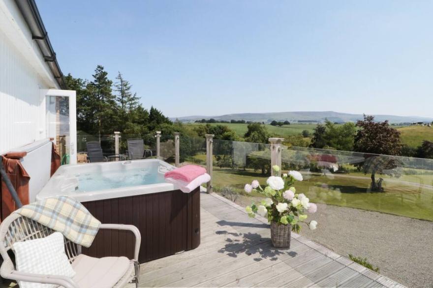 HIGH RIGG GARDEN COTTAGE, family friendly in Brampton, Cumbria