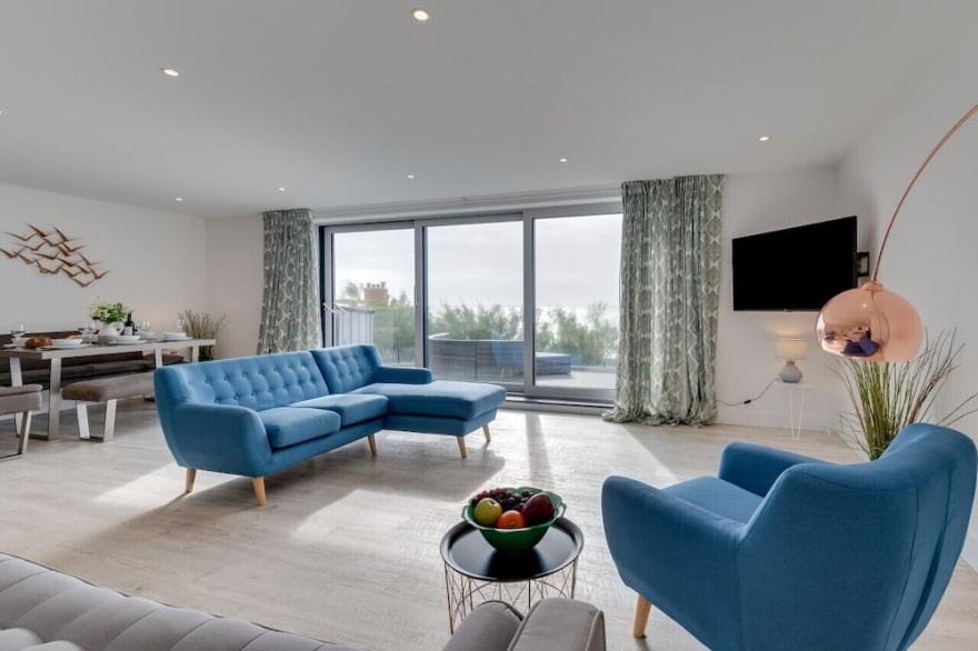 Longitude 5° W - Three Bedroom House, Sleeps 6