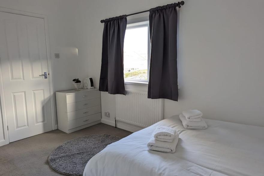 Family/Pet Friendly Home - 3 min from the beach!