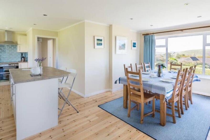 DOLPHINS, family friendly, with open fire in Trebetherick