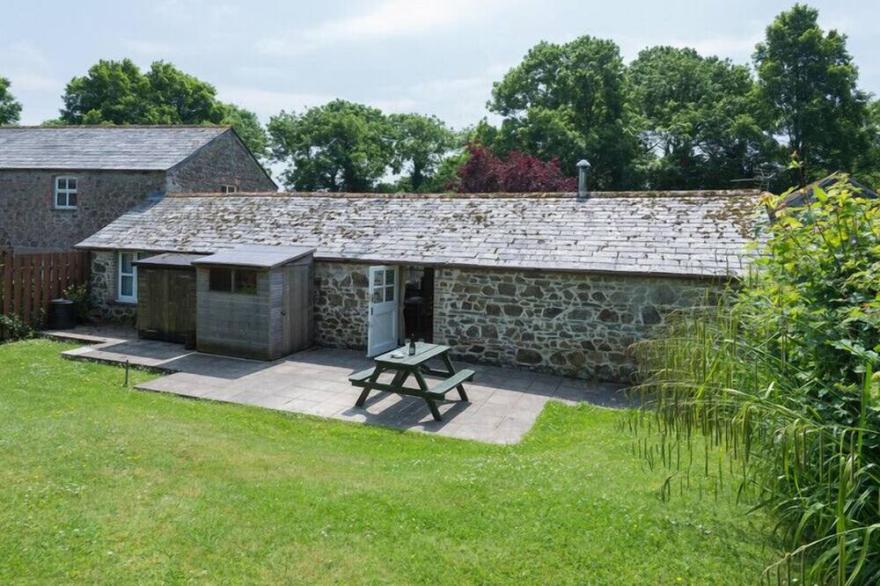 MILLERS COTTAGE, pet friendly, character holiday cottage in St Minver