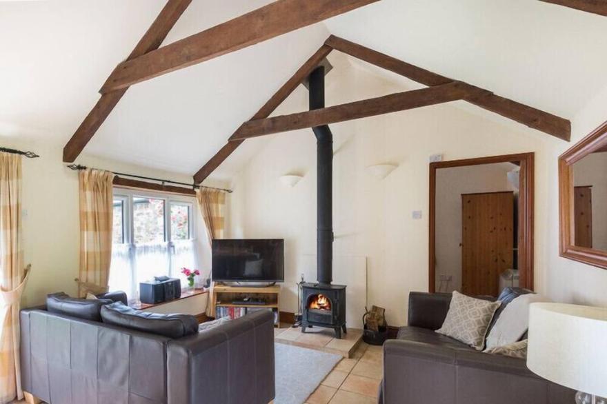 MILLERS COTTAGE, pet friendly, character holiday cottage in St Minver