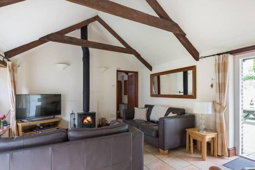 MILLERS COTTAGE, pet friendly, character holiday cottage in St Minver