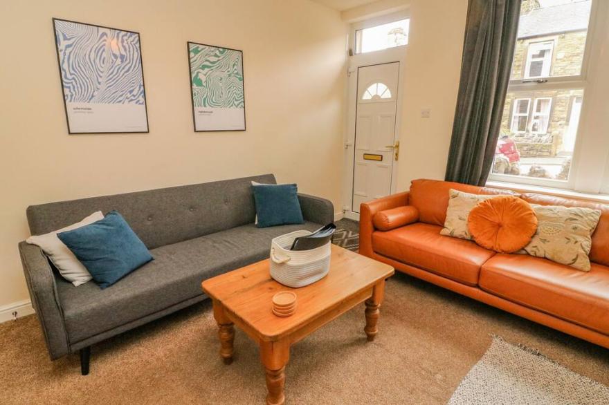 HILL VIEW, pet friendly, character holiday cottage in Settle