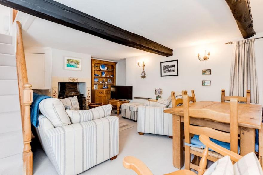 TEMPLE COTTAGE, family friendly, with open fire in Port Isaac