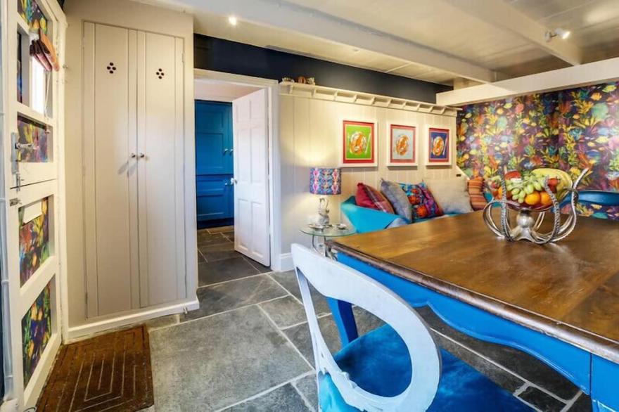 HILLSIDE COTTAGE, family friendly, with open fire in Port Isaac