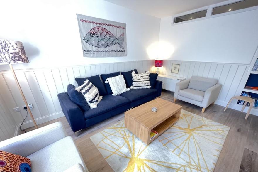 Porth House, with south facing courtyard garden!